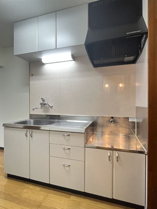 静岡県浜松市中央区都盛町(マンション)の賃貸物件のキッチン