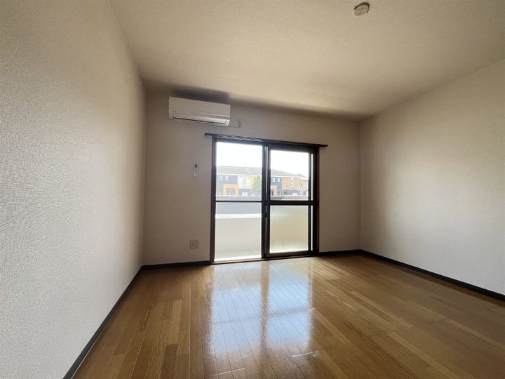 静岡県浜松市中央区都盛町(マンション)の賃貸物件の居間