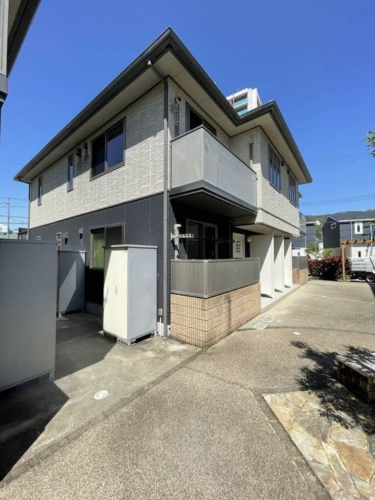 メープルコートNAKAO C棟の外観