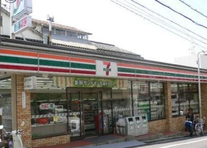 ブルックスドムの周辺