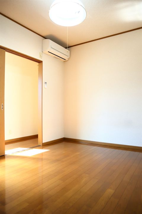 マイネスト吉方の居間