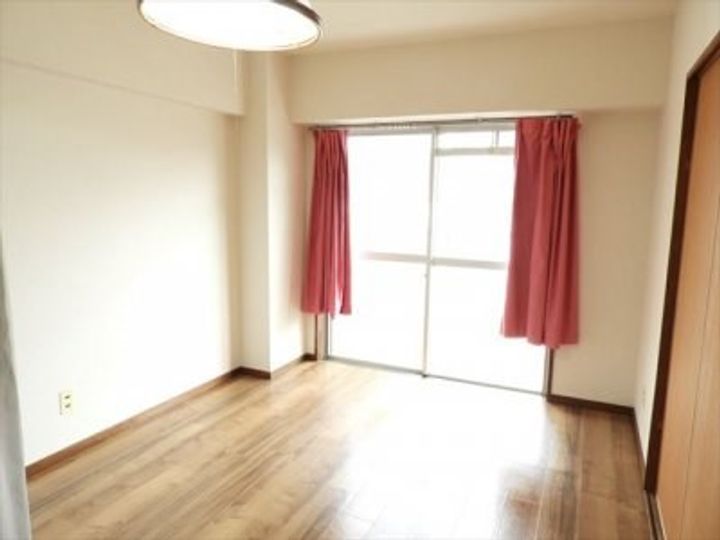 ミリオンコーポラス小文字の居間