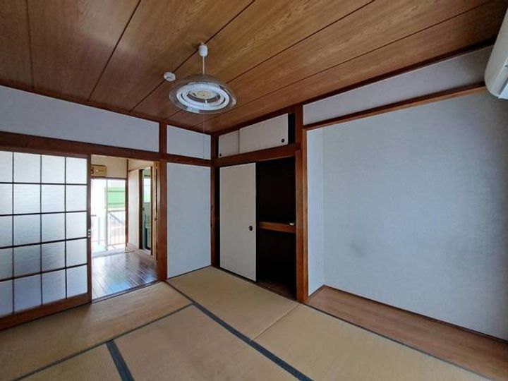 石垣アパートの内装
