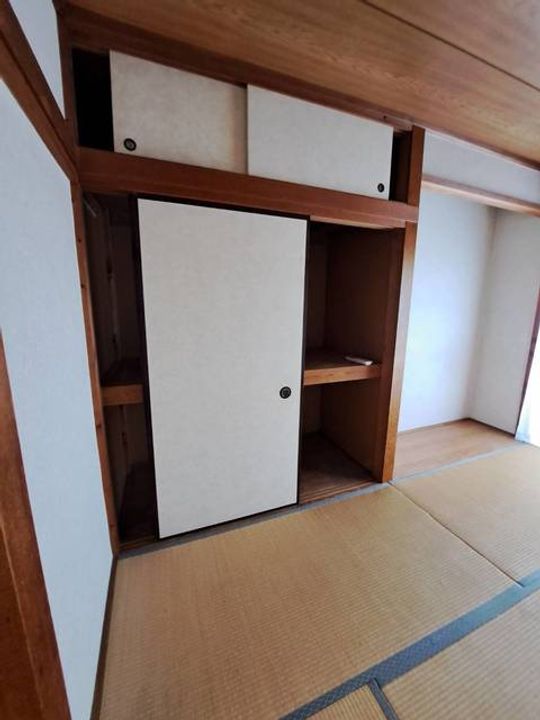 石垣アパートの内装