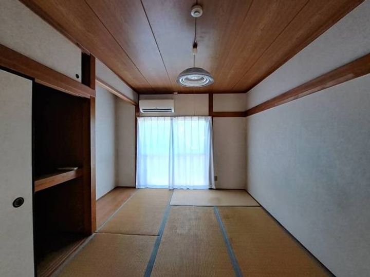 石垣アパートの居間