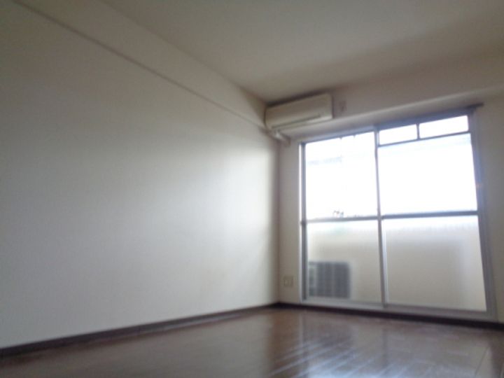 滋賀県草津市岡本町(マンション)の賃貸物件の居間