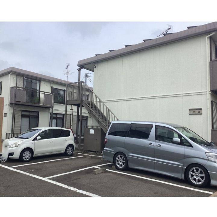 TOMATO B棟の外観