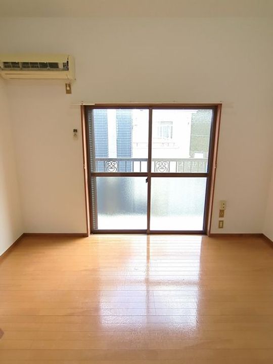 レジデンス西柴の居間