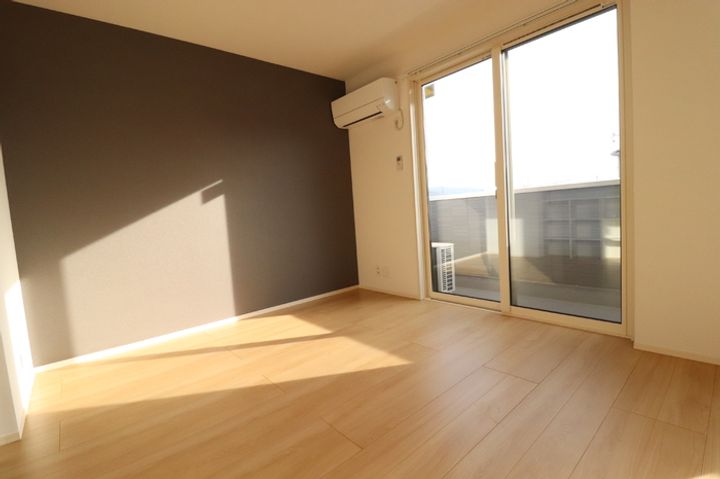 サン フローラ ジャスミンの居間