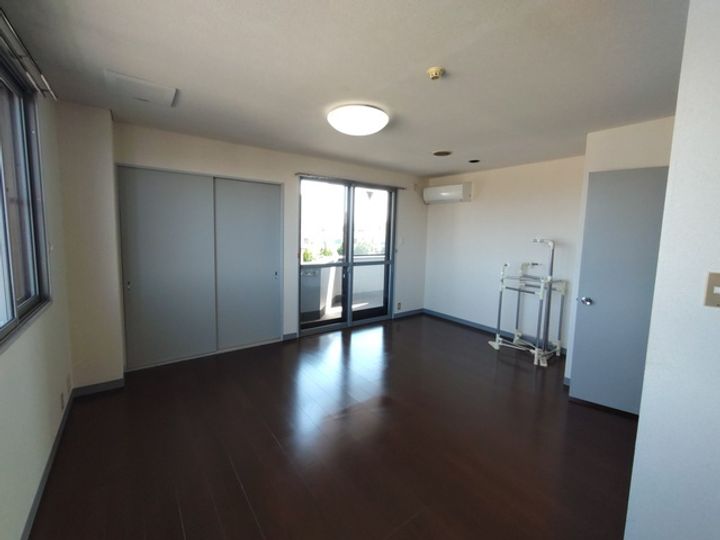 ソシアルビルの居間