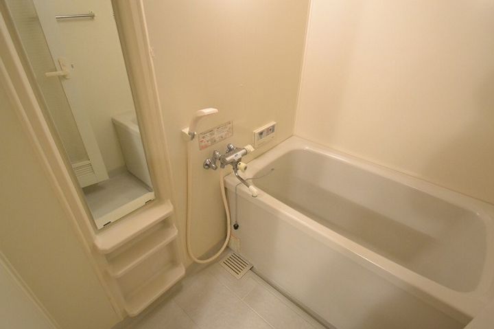 シャルム神田の風呂