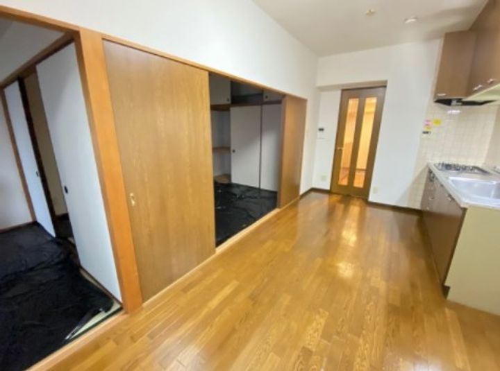 シャルム神田の居間