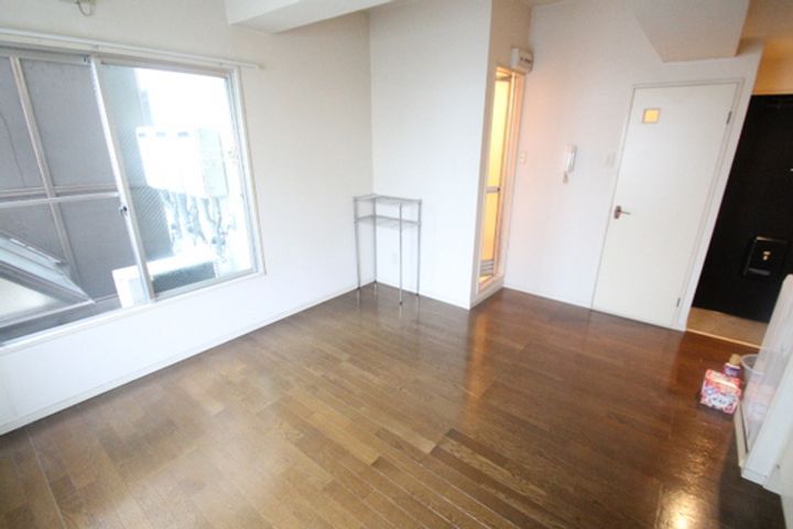 皆川ビルの玄関