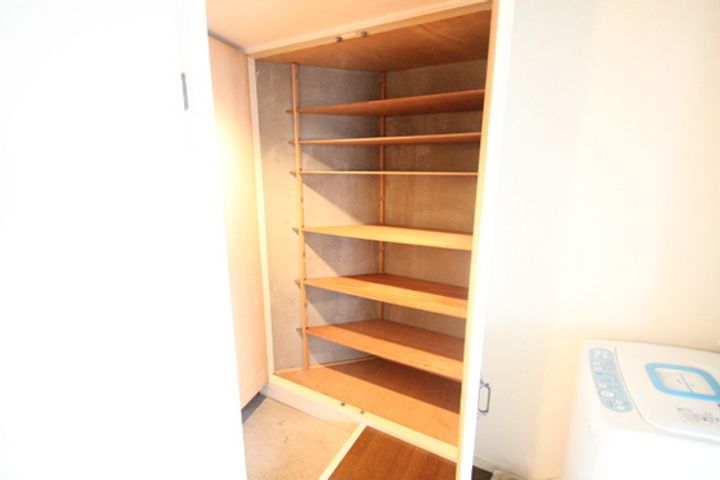 皆川ビルの内装