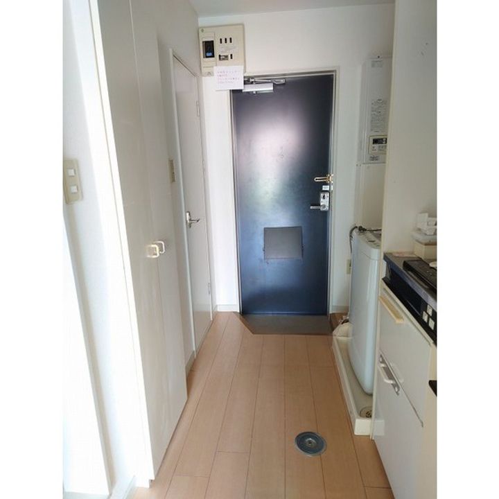 サンパレス西下台の玄関