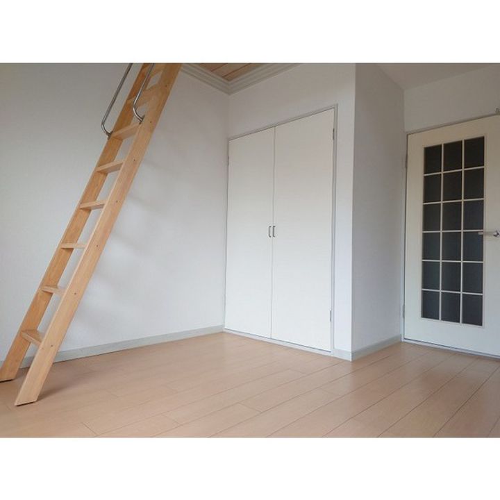 サンパレス西下台の居間