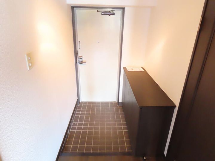 長崎県長崎市泉2(マンション)の賃貸物件の玄関