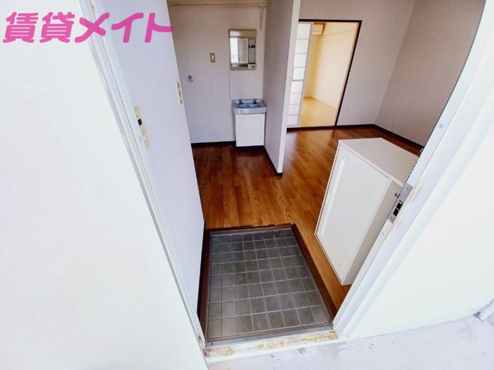 サンビレッジTUTUMI Bの玄関