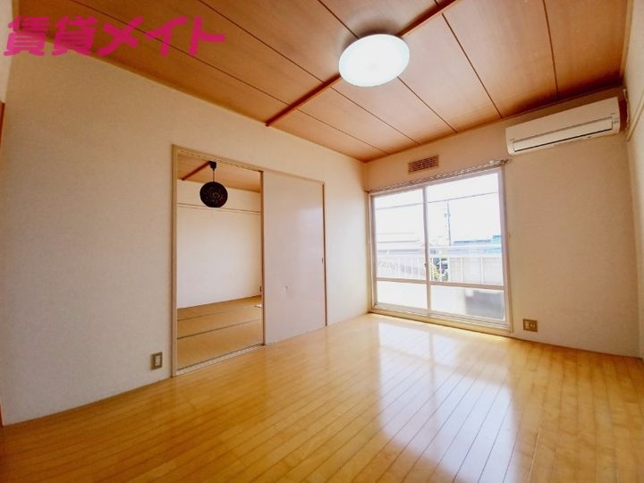 サンビレッジTUTUMI Bの居間