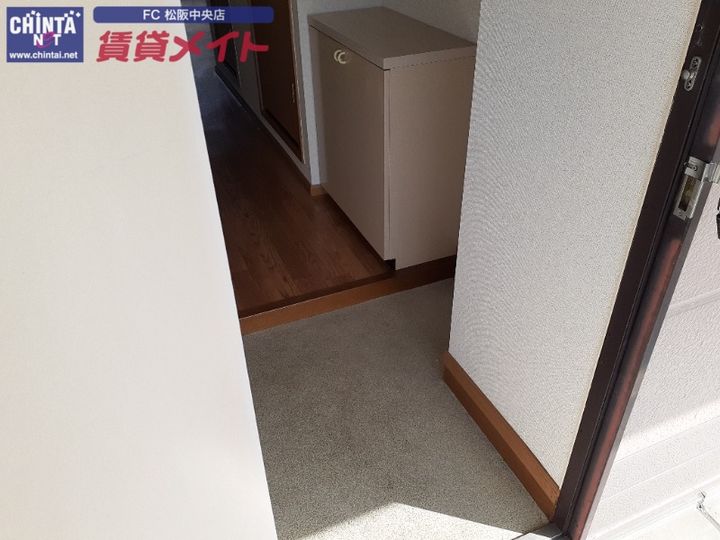 メゾンピュアコート B棟の玄関