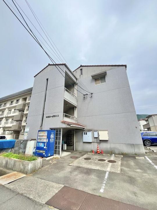 中津コーポラスIIの外観