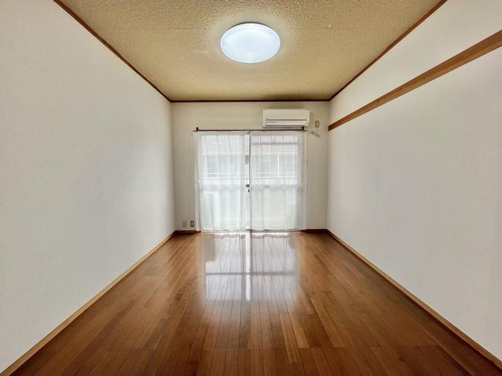 中津コーポラスIIの居間