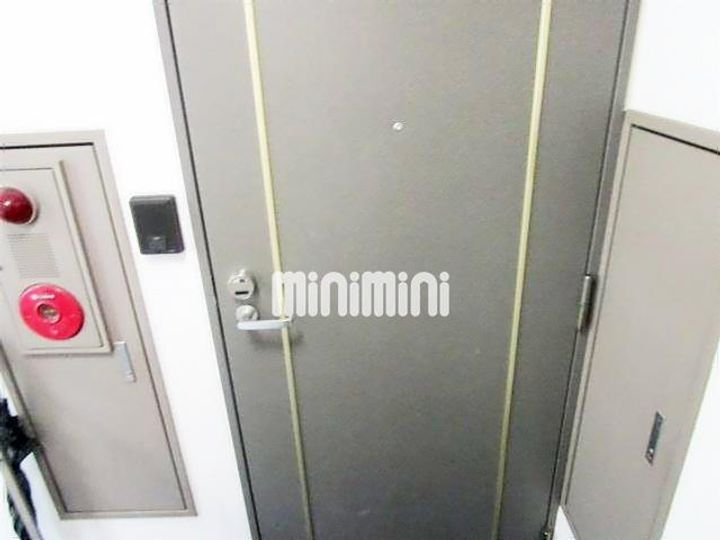 パインドール浅草の玄関