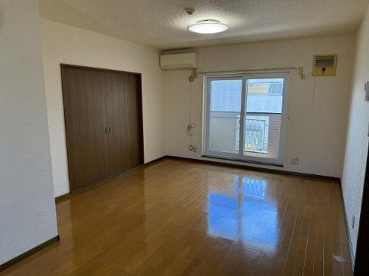 コーポリシェスの居間