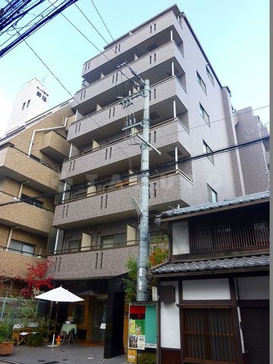 アマデウス麩屋町二条の外観