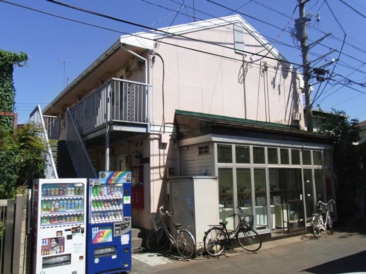 ユニバーサル国領の周辺