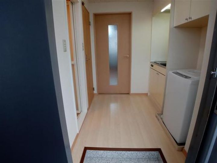 レオパレスフォレスト中井の玄関