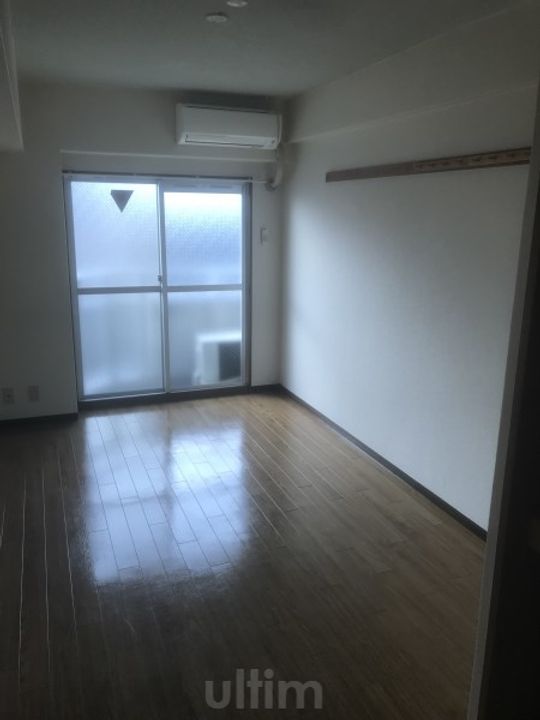 大杉ビルの居間