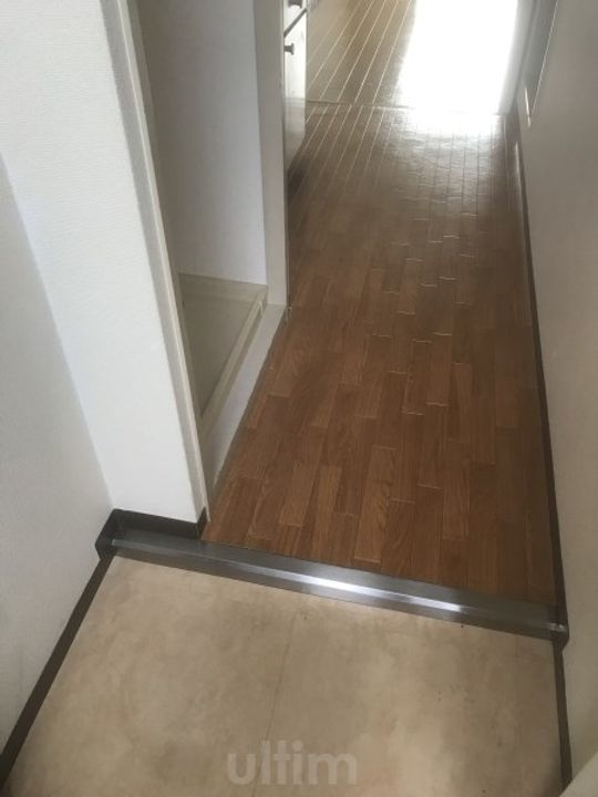 大杉ビルの玄関