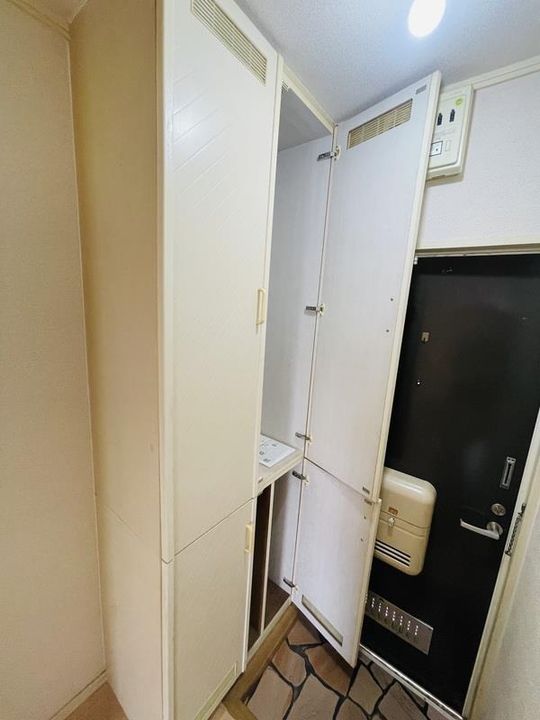 ファミーユAの玄関
