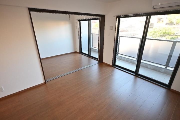 宮崎町 2LDK 新築の居間