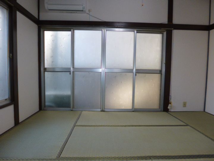 栄荘の居間