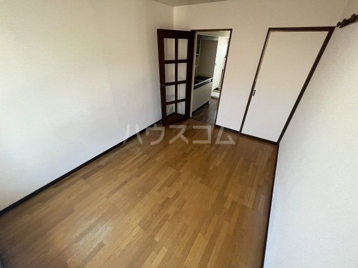 ホワイトキャビンの居間