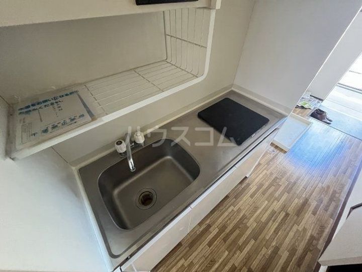 ホワイトキャビンのキッチン