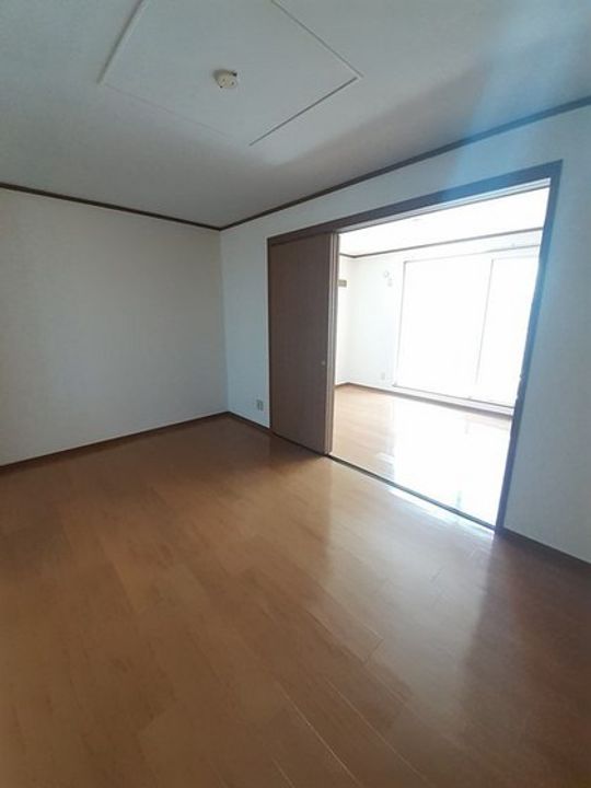 プラスペラティCの居間