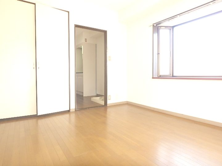 グレイスファル・コーポの居間