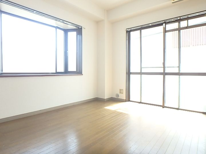 グレイスファル・コーポの居間