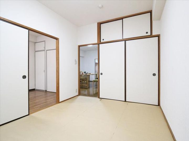 シャンピア味酒の内装