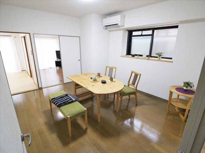 シャンピア味酒の居間