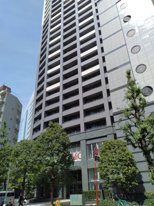 ファーストリアルタワー 新宿の外観