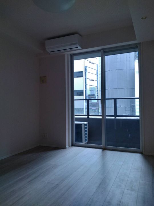 ファーストリアルタワー 新宿の居間