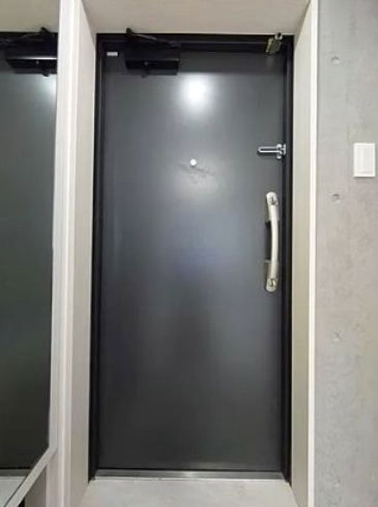 COCOCUBE新御徒町Westの玄関