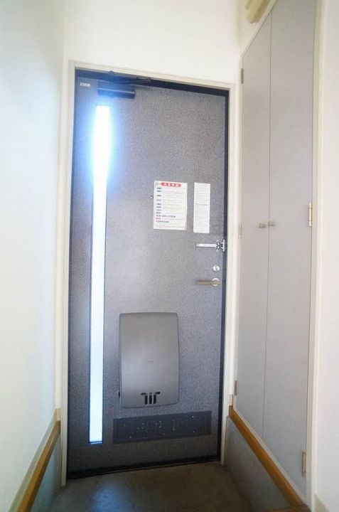 セフィラハイツの玄関