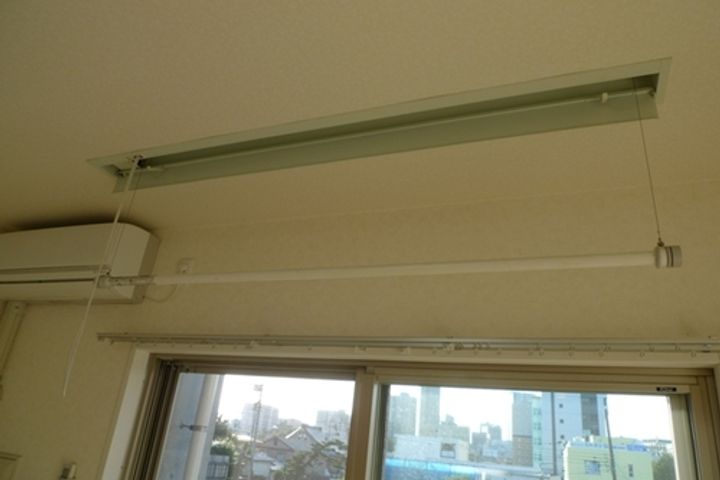 ヴィアーレ新寺の居間