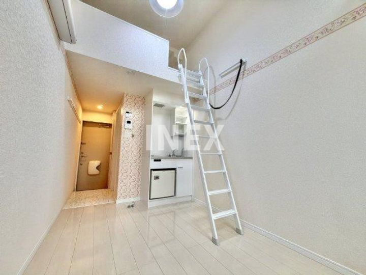 神奈川県横浜市神奈川区六角橋2(アパート)の賃貸物件の居間