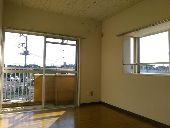 オリンピア東台の居間